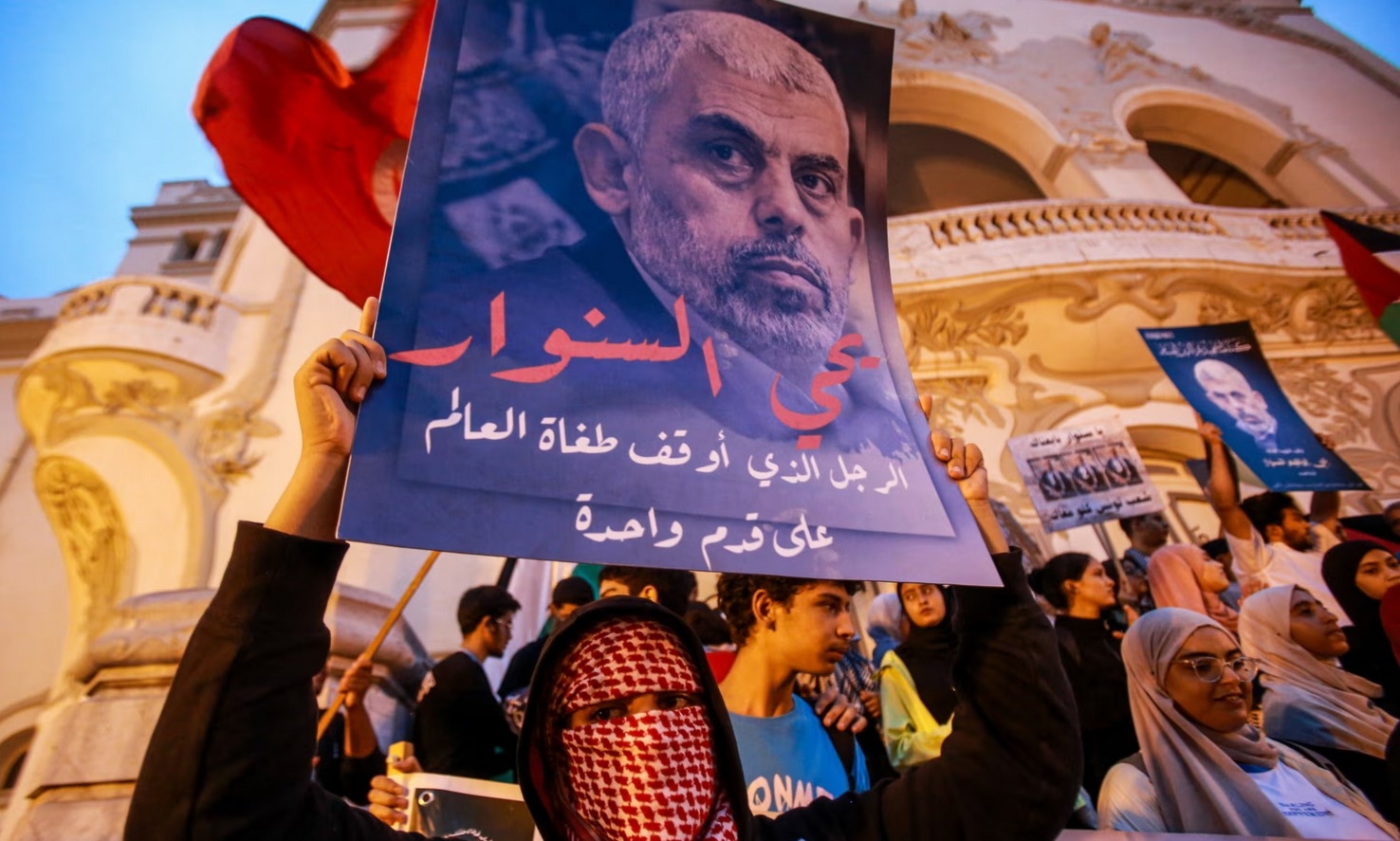 "الغارديان": السنوار أصبح رمزاً لقضيته.. بعد أن غيّر قواعد اللعبة "الغارديان": السنوار أصبح رمزاً لقضيته.. بعد أن غيّر قواعد اللعبة