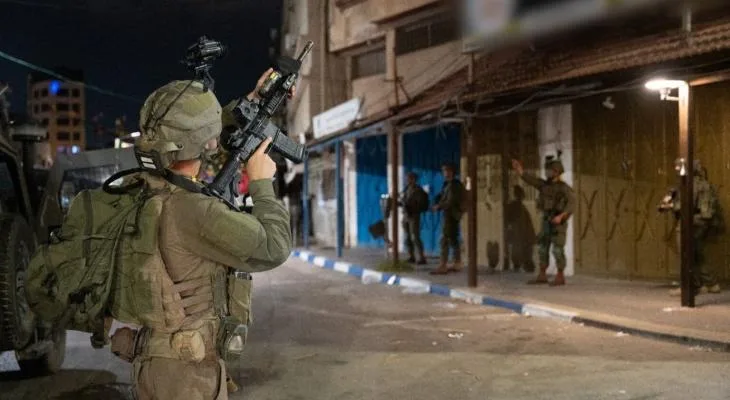 العدو الإسرائيلي يعتقل 8 فلسطينيين بينهم سيدة وأسرى محررون من  نابلس وقلقيلية 