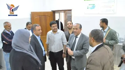 رئيس جامعة صنعاء يطّلع على سير العمل في العيادات السريرية بكلية طب الأسنان