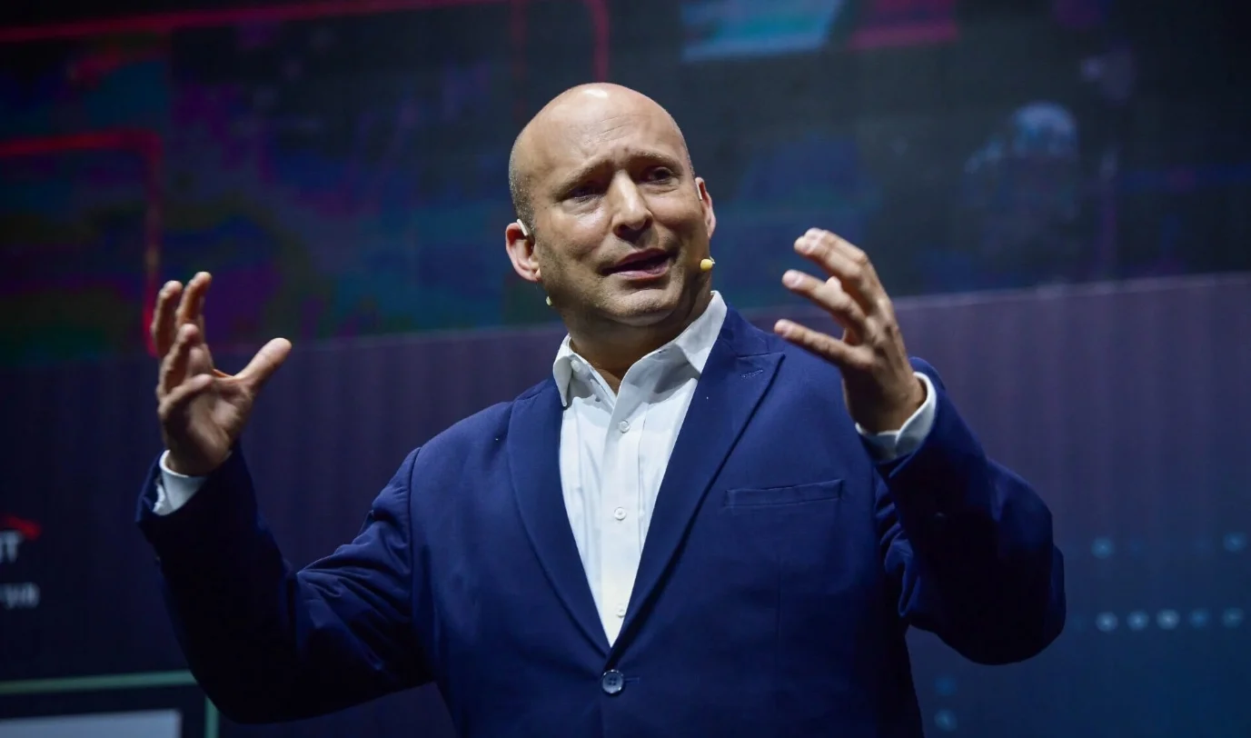 بينيت: الحكومة الإسرائيلية لم تنجح في تفكيك حماس وحزب الله.. وخيّبت آمال "شعبها"