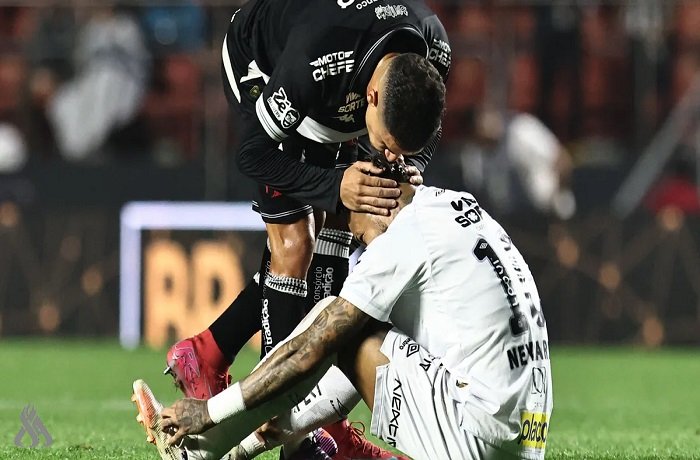 النجم البرازيلي نيمار ينهار باكيا بعد خسارة ثقيلة لفريقه سانتوس امام فاسكو دي جاما النجم البرازيلي نيمار ينهار باكيا بعد خسارة ثقيلة لفريقه سانتوس امام فاسكو دي جاما