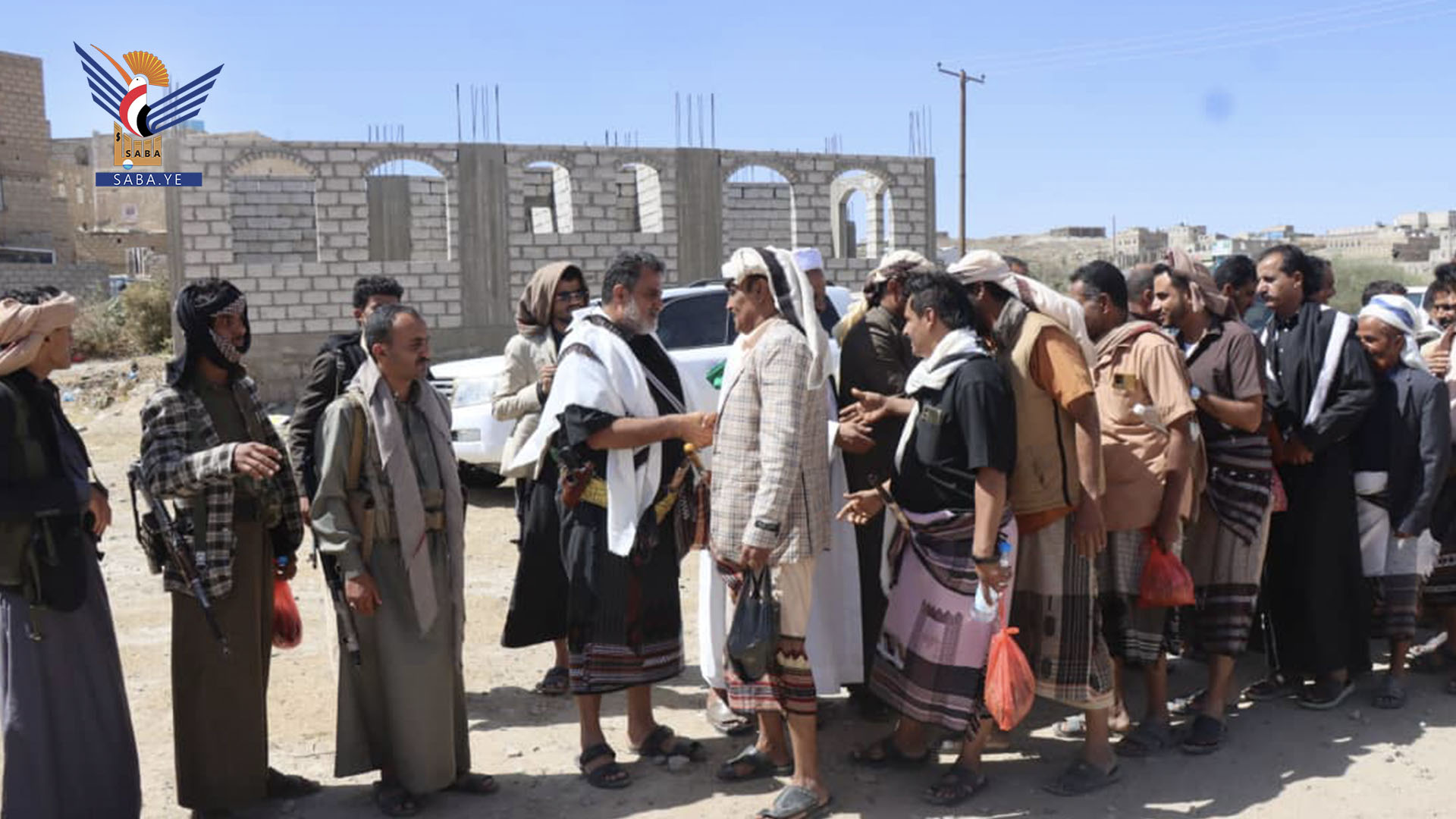محافظ البيضاء يلتقي مشايخ ووجهاء عزلة مذوقين آل وهاش بريف البيضاء