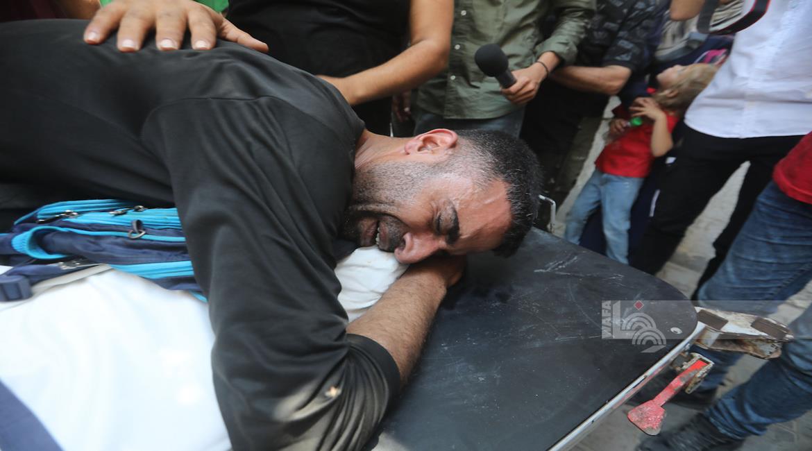 استشهاد فلسطيني وإصابة ثلاثة آخرين برصاص وقصف العدو الإسرائيلي عدة مناطق في قطاع غزة