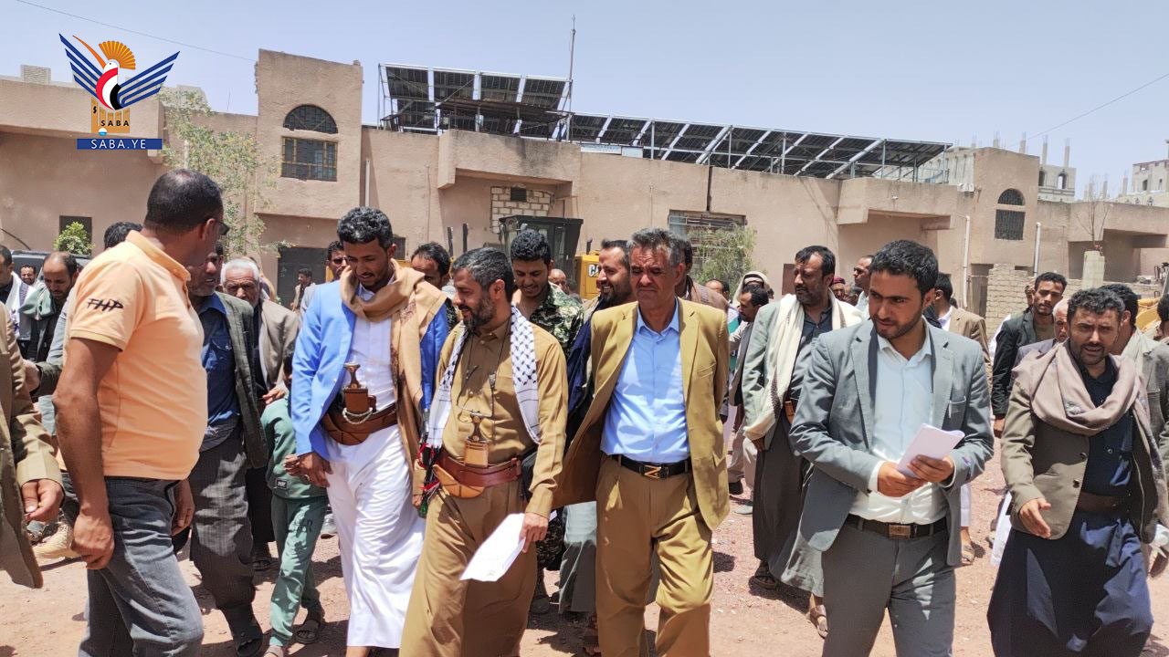 محافظ ذمار يطّلع على سير الأداء في مكتب الأشغال العامة