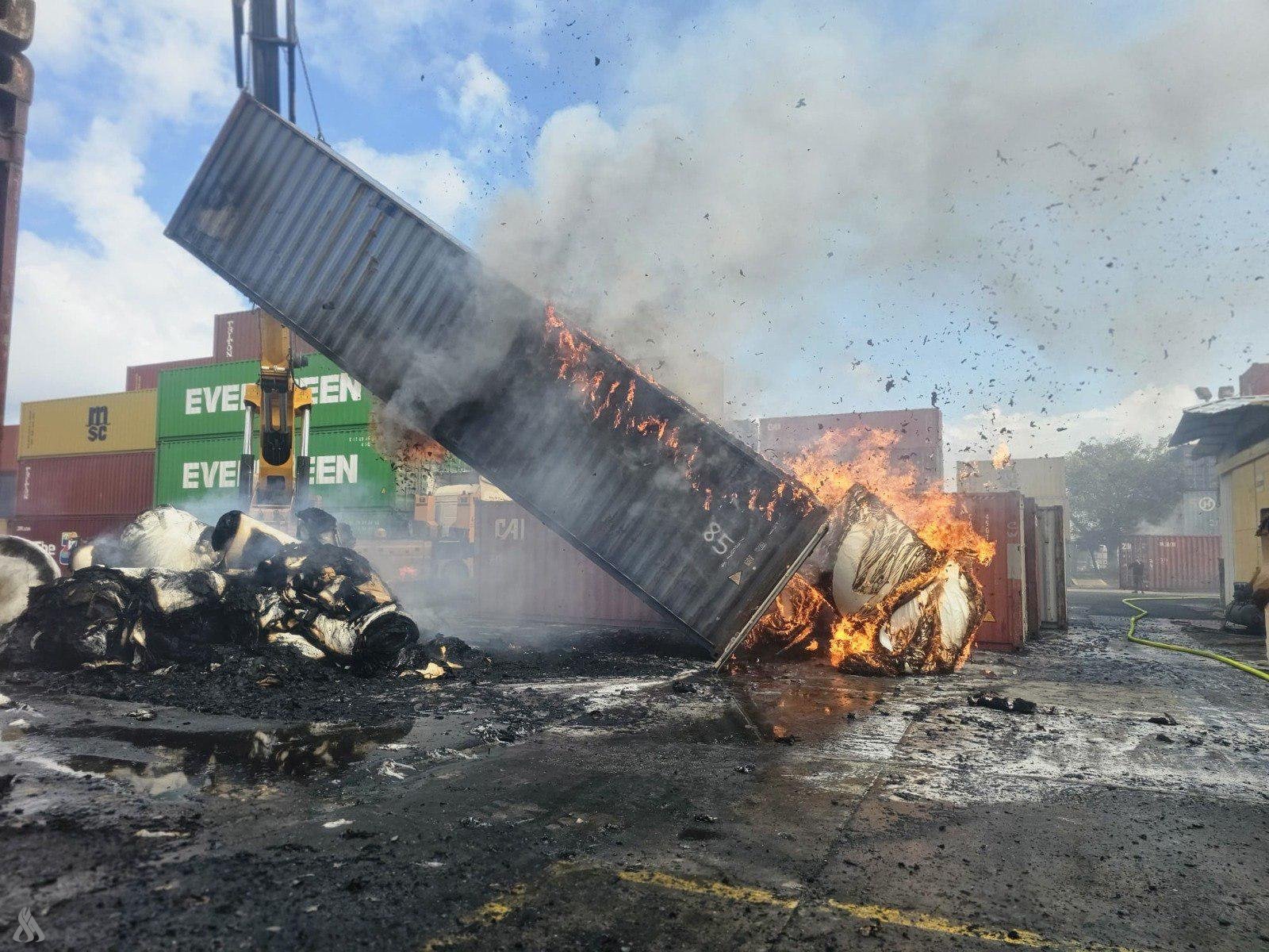 إعلام العدو الصهيوني يقر بإصابة صاروخ عنقودي إيراني منطقة التخزين في ميناء حيفا