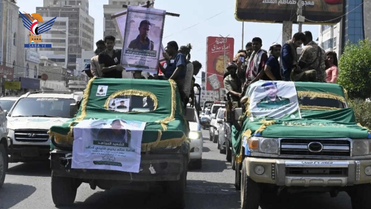 تشييع جثماني الشهيدين محمد عون وأسامة فتيني في مدينة الحديدة