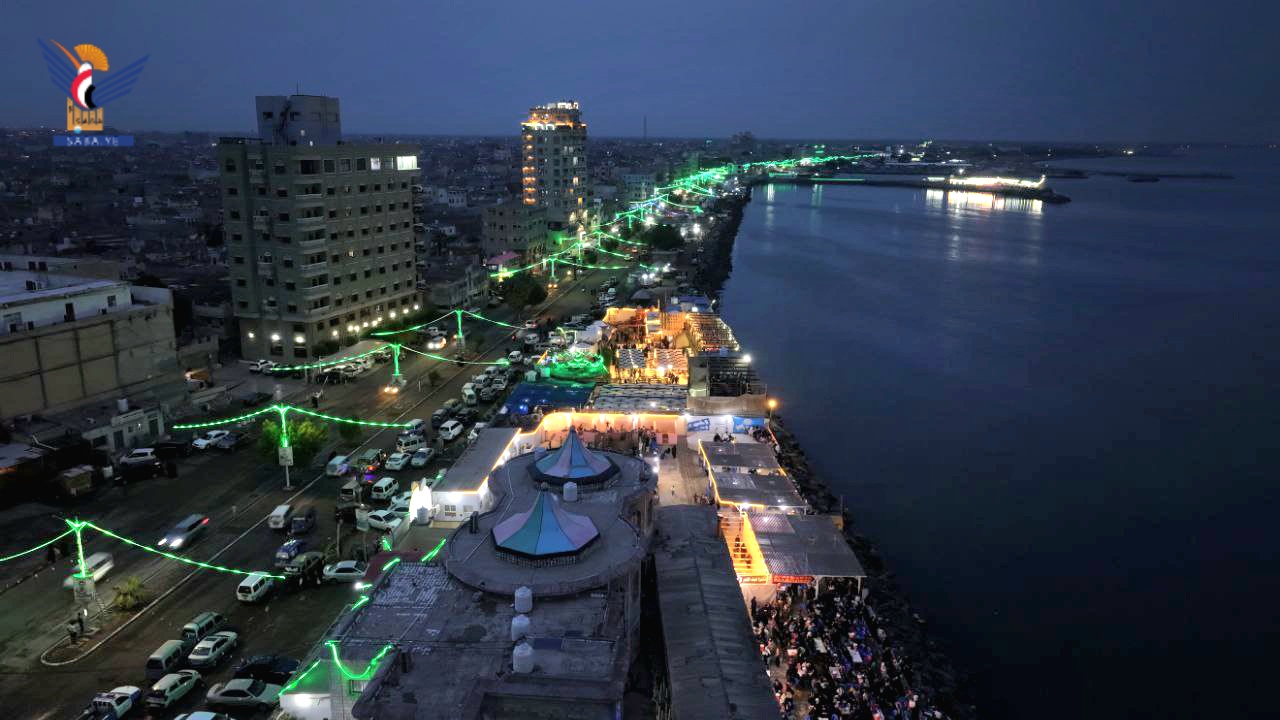 أنوار المولد النبوي تكتب رسائلها الخضراء على شواطئ الحديدة  أنوار المولد النبوي تكتب رسائلها الخضراء على شواطئ الحديدة 