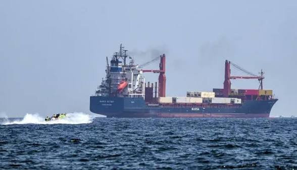 رويترز: البحرية الأمريكية ترفض مرافقة السفن في مضيق هرمز