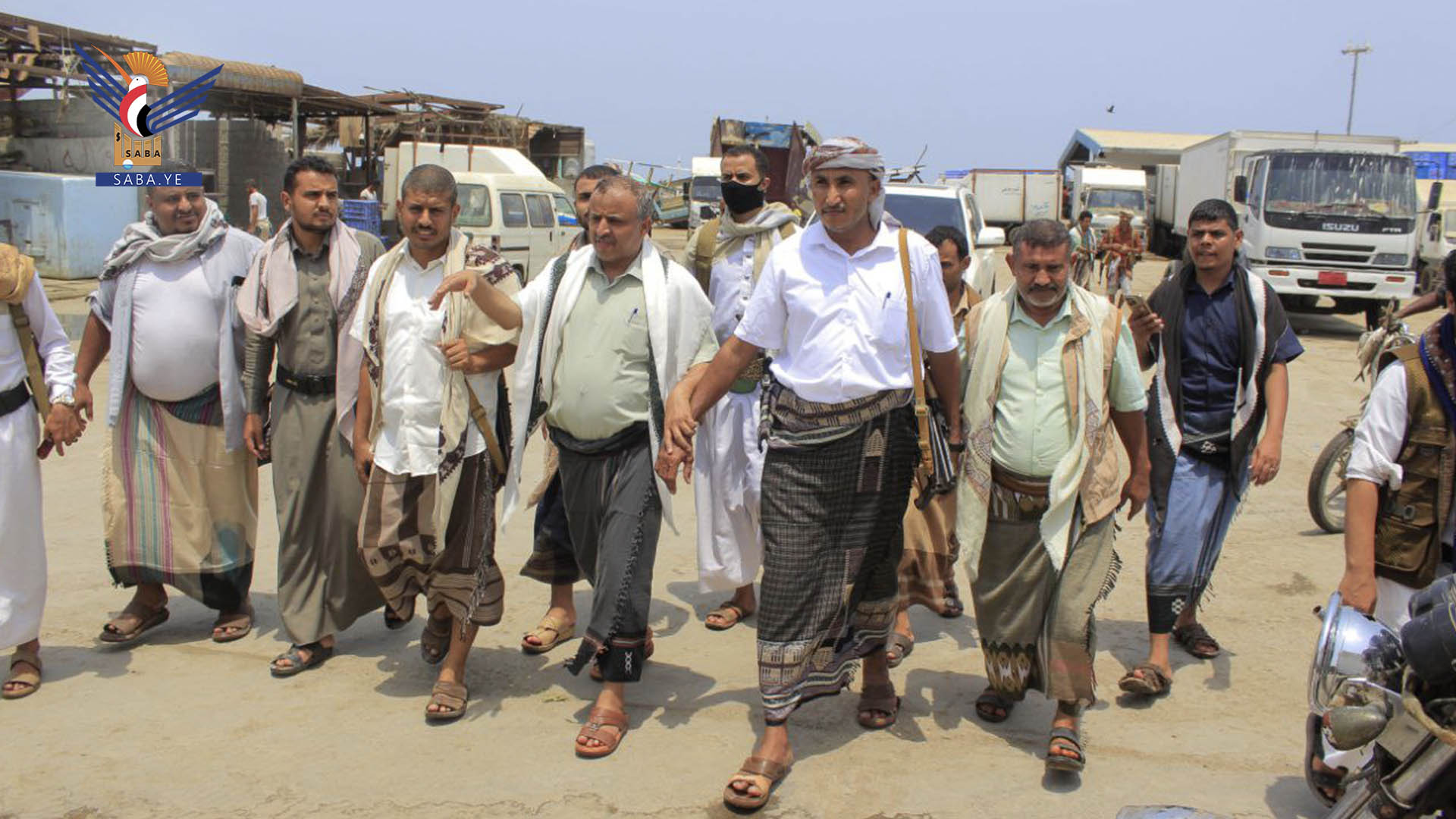 الرباعي وعطيفي يتفقدان أعمال الصيانة بميناء الاصطياد السمكي في مدينة الحديدة