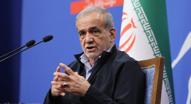 الرئيس الإيراني يبحث مع رئيس وزراء باكستان آخر التطورات الإقليمية والمسارات الدبلوماسية 