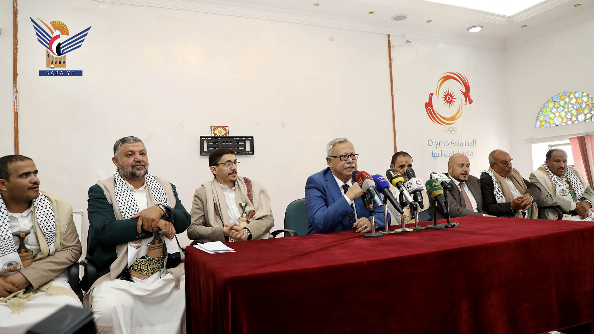 الدكتور بن حبتور يلتقي الجهازين الفني والإداري ولاعبي منتخب الشباب لكرة القدم