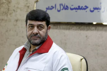 رئيس الهلال الأحمر الإيراني يدعو الصليب الأحمر لمتابعة وضع الطيارين المحتجزين في قطر