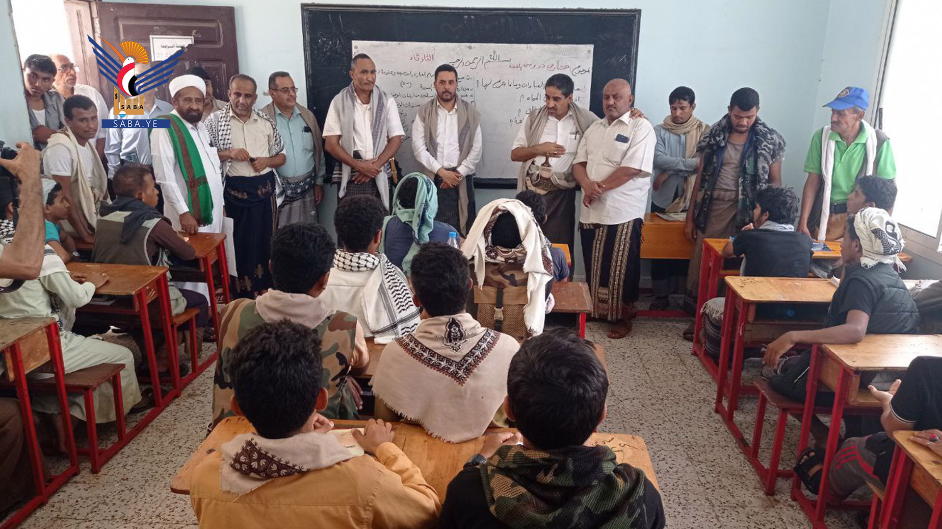 محافظ الحديدة ونائب وزير الشباب يطلعان على الأنشطة الصيفية بمربع المدينة