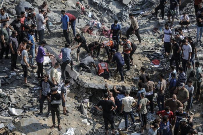 صحيفة "هآرتس"​: ما يرتكبه الجيش الإسرائيلي في غزة جريمة حرب 