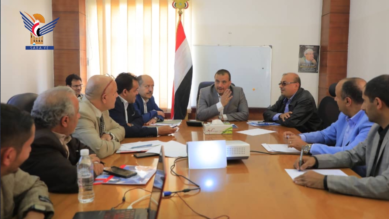 مناقشة إجراءات تنفيذ مناطق ومجمعات صناعية تخصصية في محافظة صنعاء