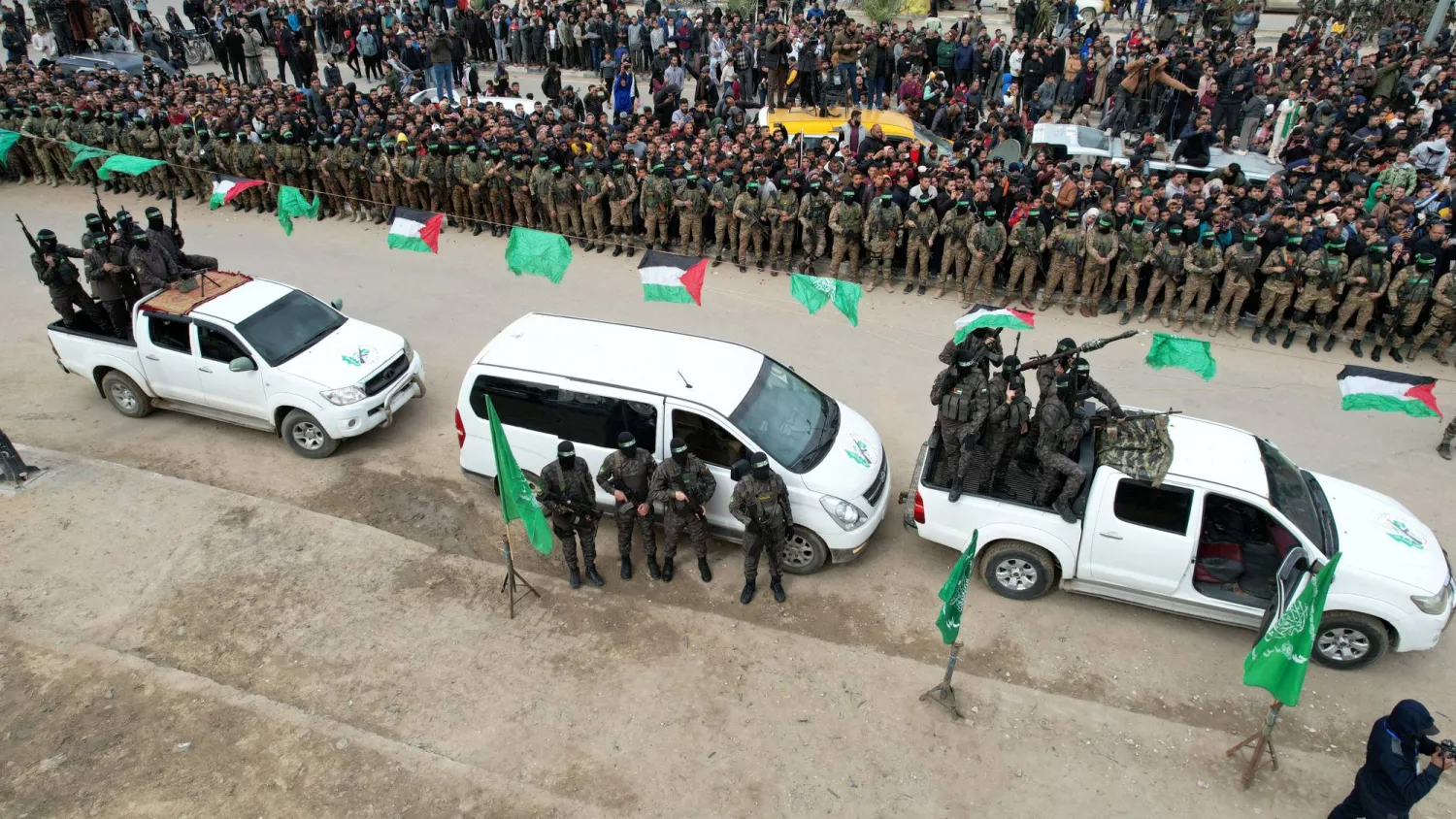 العدو الإسرائيلي يوقف إطلاق النار بغزة بدءا من 12 ظهر اليوم لاستعادة الجندي عيدان ألكسندر