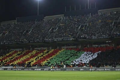 أجواء تضامنية بمشاعر عاطفية مع فلسطين في مباراة ودية أمام كاتالونيا