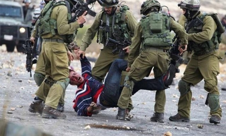 العدو الصهيوني يصيب فلسطينيا بكسور في جنين وآخرين بالإختناق ببلدة بيت فوريك