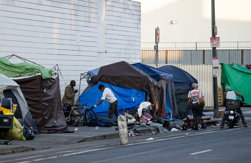 رسوم ترامب الجمركية قد تدفع قرابة مليون أمريكي إلى براثن الفقر رسوم ترامب الجمركية قد تدفع قرابة مليون أمريكي إلى براثن الفقر