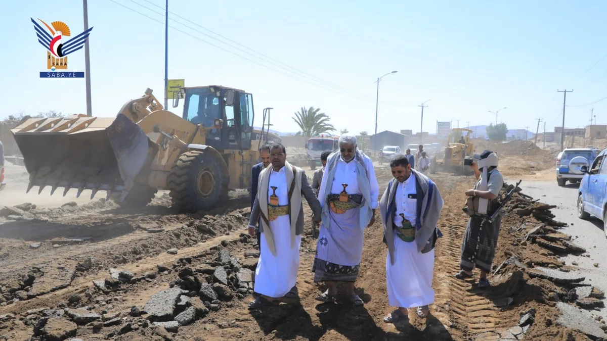 قحيم وعوض يتفقدان سير العمل بمشروع شق وردم الشوارع الداخلية بمركز المحافظة