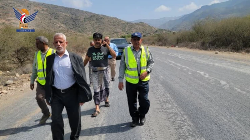 وكيل قطاع الطرق يتفقد أعمال الصيانة بشوارع مدينة المحويت