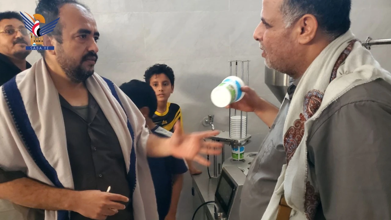 محافظ حجة يطلّع على تجهيزات معمل الألبان الخاص بجمعية عبس التعاونية