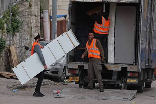 سلطات العدو الإسرائيلي تُجبر 11 عائلة فلسطينية على إخلاء منازلها في سلوان بالقدس