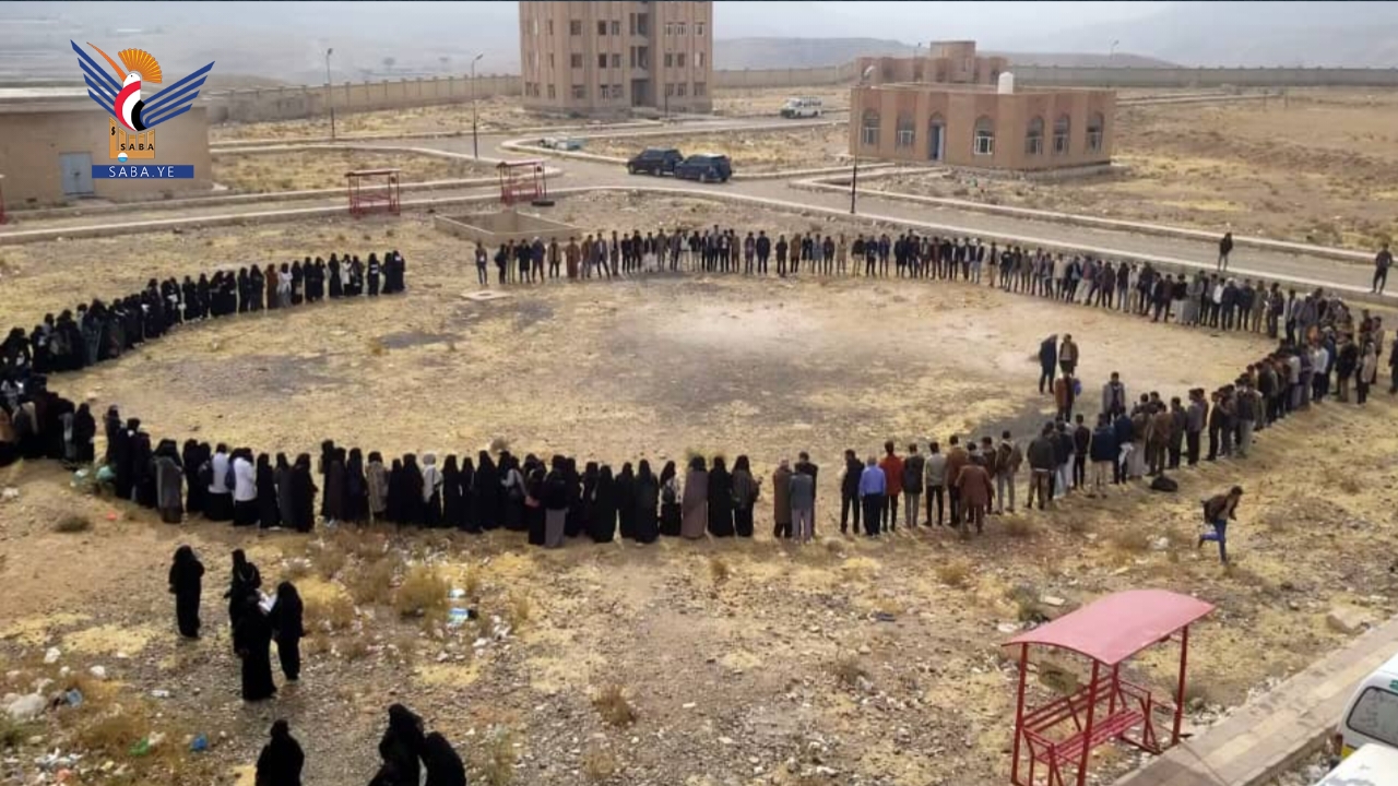 وقفة بكلية المجتمع سنحان - بلاد الروس تنديدًا بالإساءة الأمريكية للقرآن الكريم