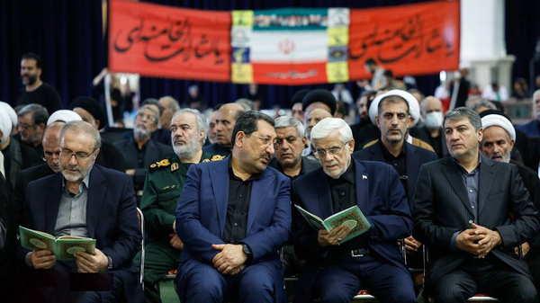 إقامة مراسم تأبين قائد الأمة الشهيد في مصلى طهران