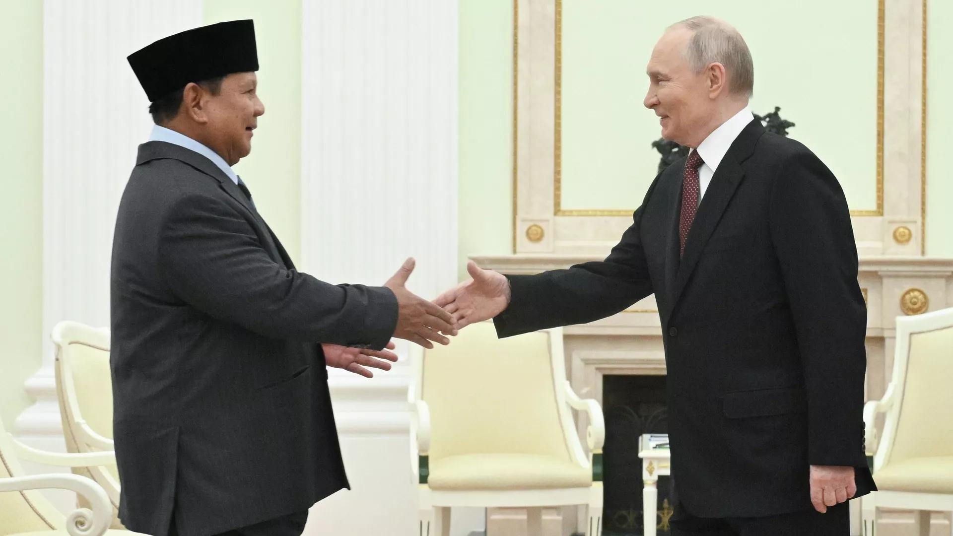 بوتين خلال استقباله نظيره الإندونيسي :روسيا وإندونيسيا ستتمكنان من إيجاد حل للحفاظ على وضع تجاري مستقر