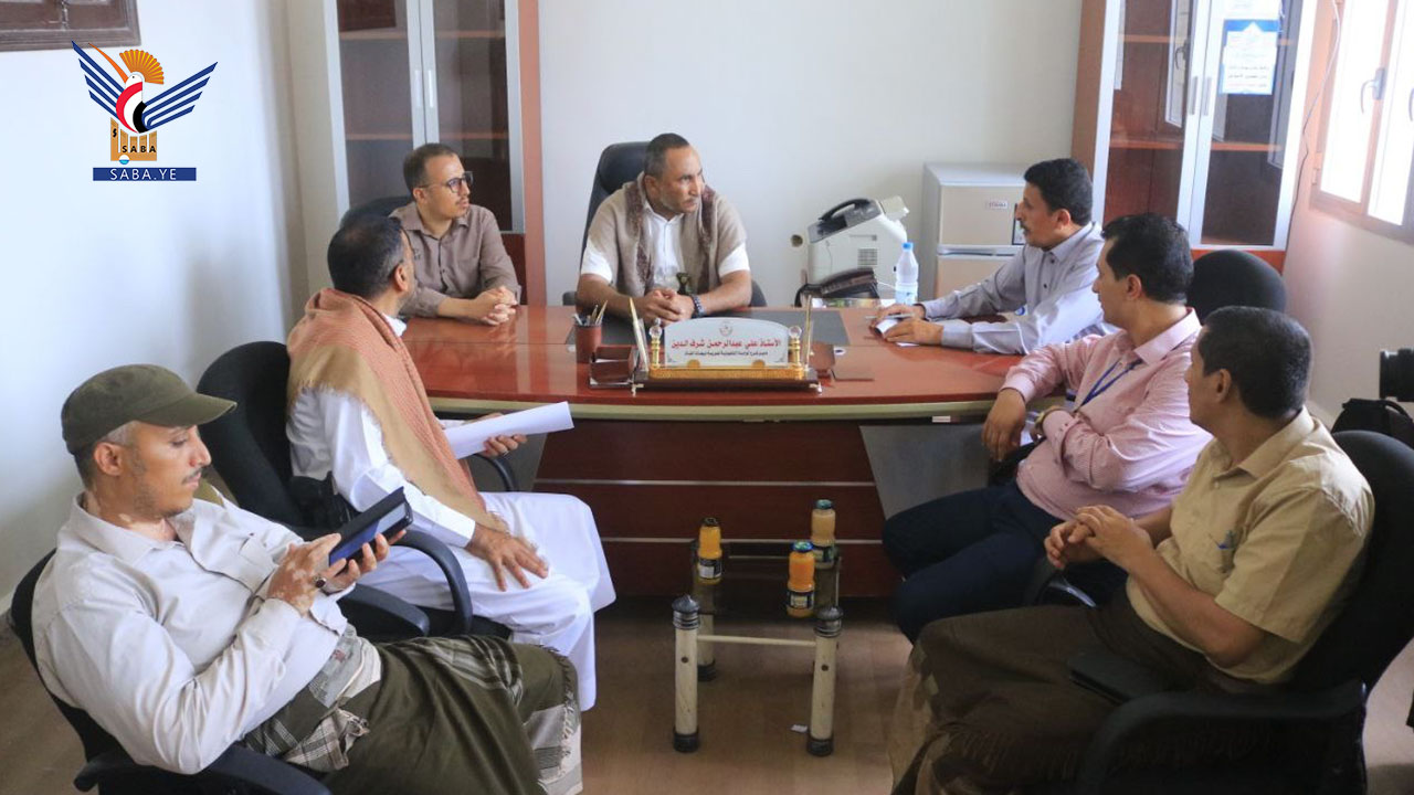 عطيفي ومهدي يتفقدان مكاتب الضرائب بمحافظة الحديدة