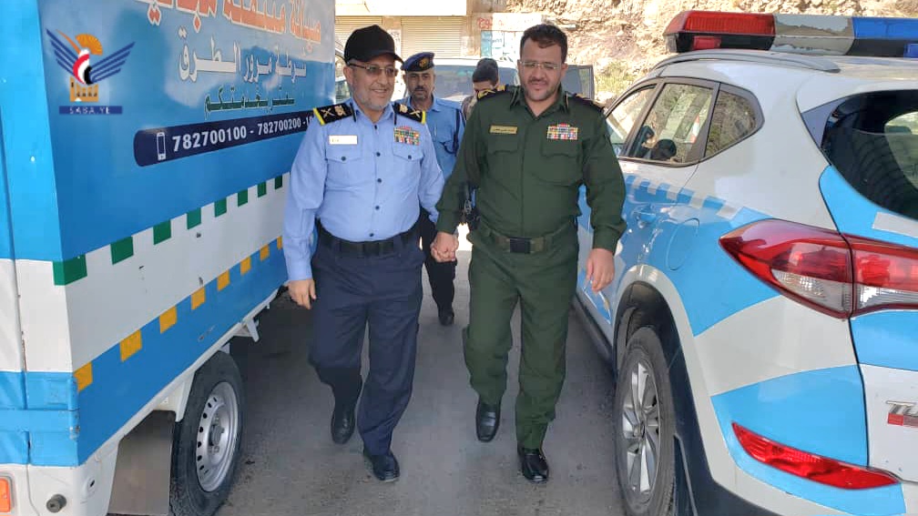 جعفر والبراشي يطلعان على العمل بمراكز شرطة مرور الطرق