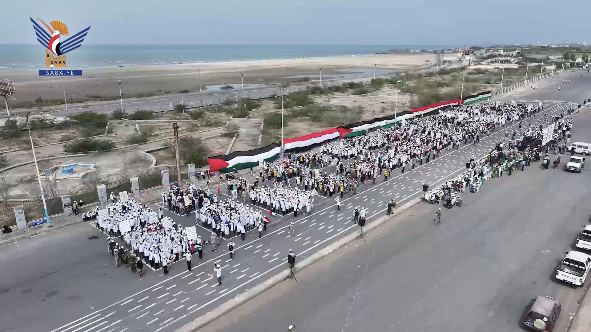 عرض مهيب لطلاب الجامعات والمعاهد من خريجي دورات "طوفان الأقصى" بالحديدة​