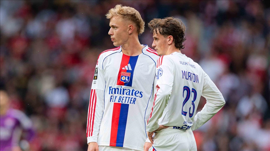 فريق أولمبيك ليون يفوز على مضيفه ليل بهدف دون رد في الدوري الفرنسي فريق أولمبيك ليون يفوز على مضيفه ليل بهدف دون رد في الدوري الفرنسي