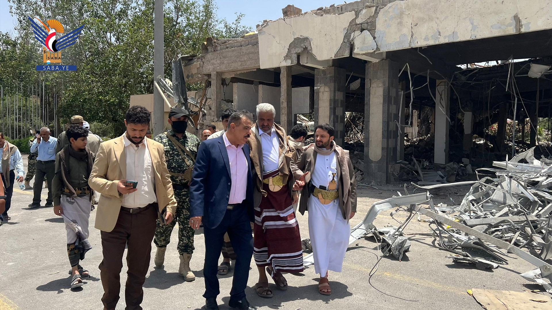 وزيرا الخارجية والنقل وأمين رئاسة الجمهورية يطلعون على أعمال الترميم بمطار صنعاء