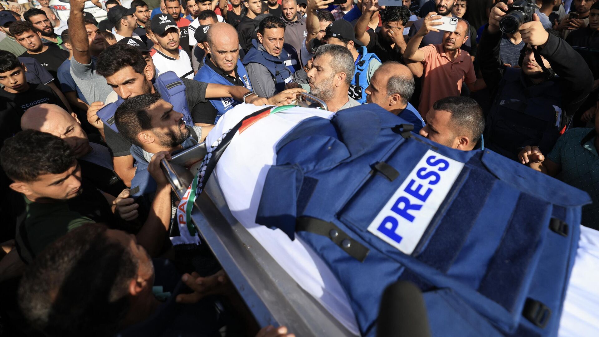20 جمعية فرنسية للصحفيين تطالب باريس بإجلاء زملائهم من غزة