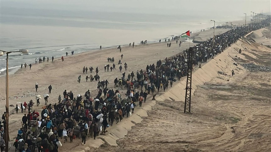 الدفاع المدني بغزة: العائدون الفلسطينيون لا يجدون مياه ولا مأوى ولا وقود