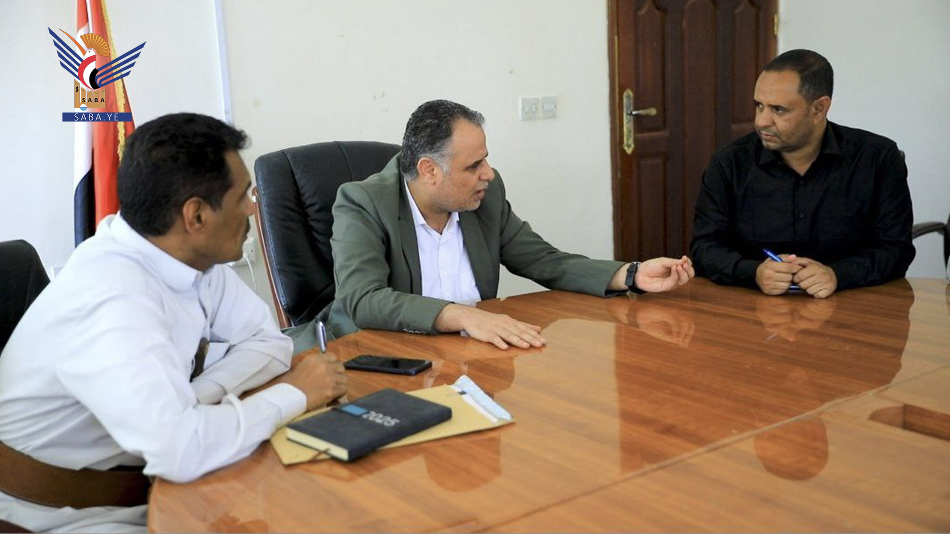 اجتماع بحجة يناقش آلية تنفيذ الأعمال الإنشائية لوحدة الاتصالات