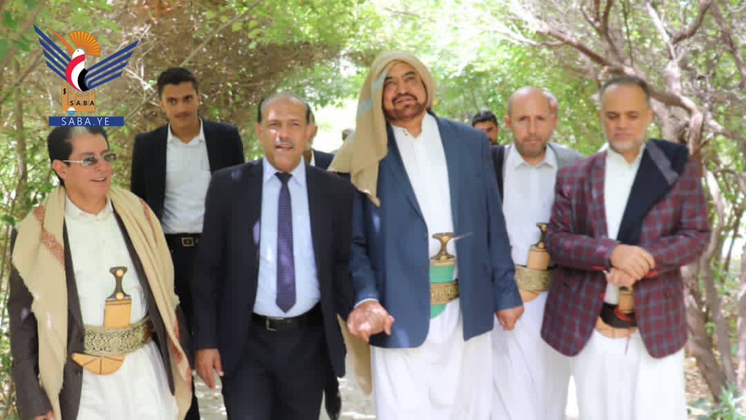 عباد والبخيتي يطلعان على الأنشطة الزراعية بجامعة صنعاء