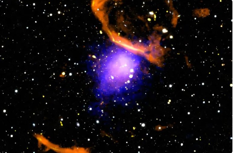 علماء الفلك يرصدون بنية كونية "لا مثيل لها" علماء الفلك يرصدون بنية كونية "لا مثيل لها"