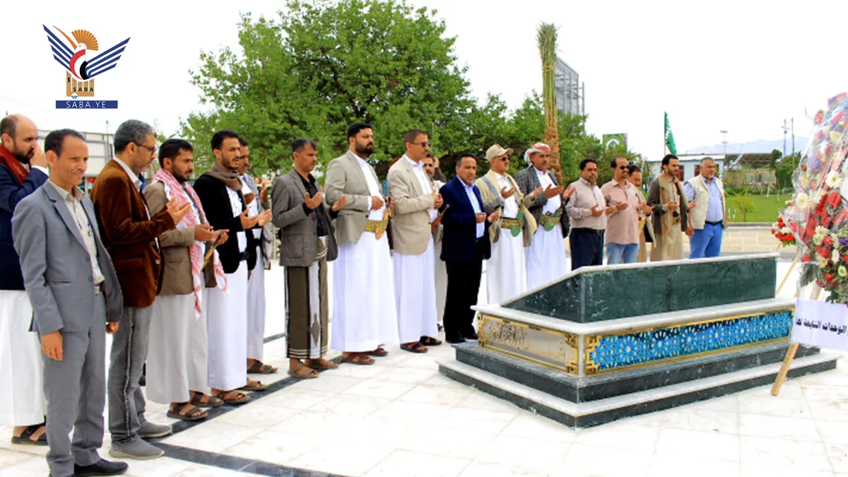 قيادات وزارة الشؤون الاجتماعية يزورون أضرحة الشهداء 