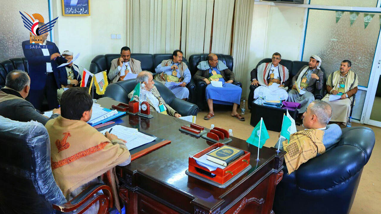 إدارية محلي صنعاء تناقش تنفيذ مشاريع خدمية