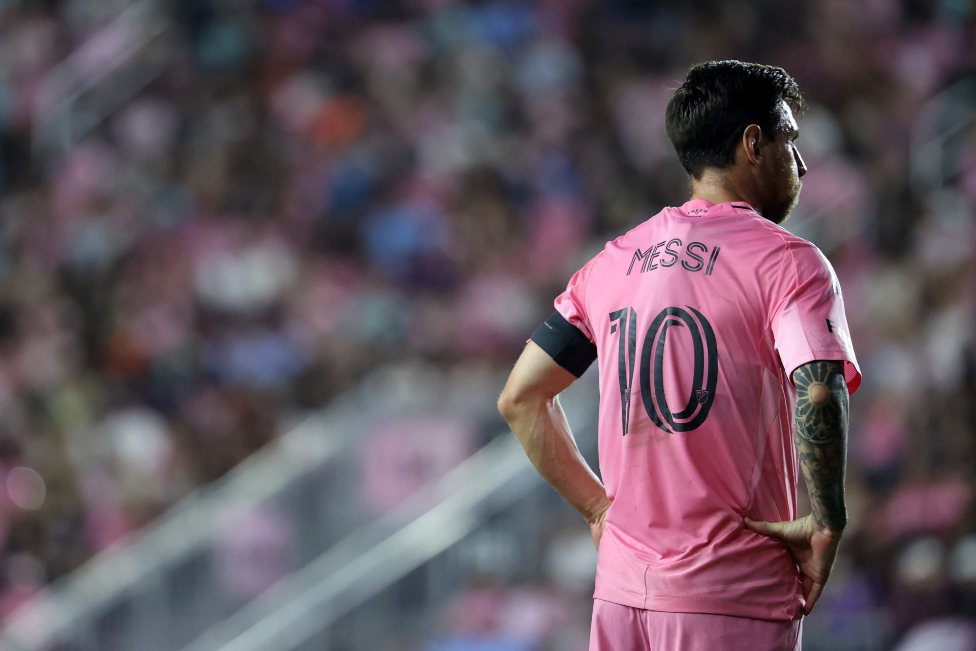 ميسي يحسم موقفه.. لن أعود إلى "برشلونة"