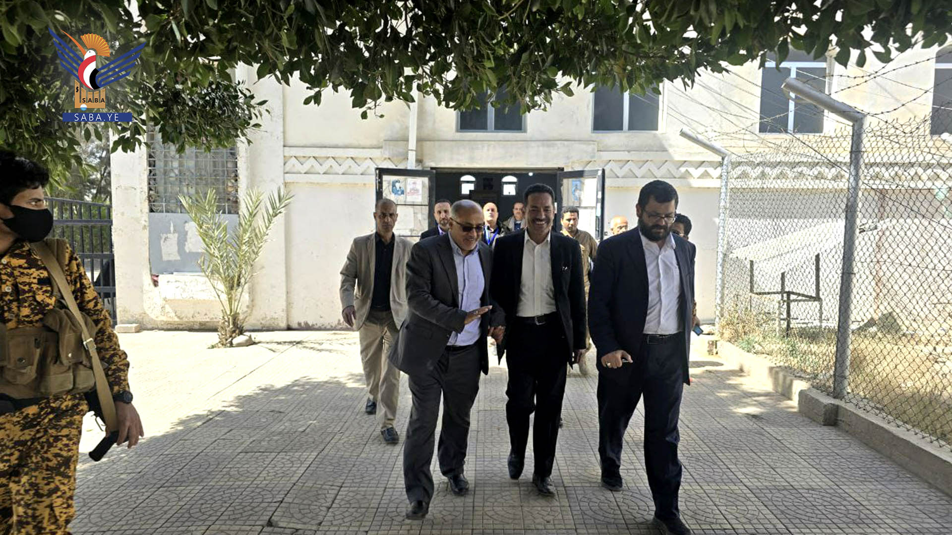 وزير الصحة يطلع على سير عمل مكتب الحجر الصحي بمطار صنعاء  