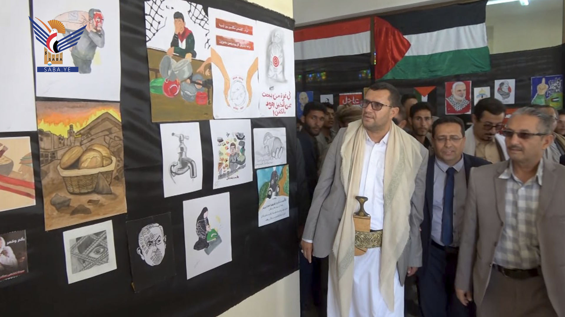 افتتاح المعرض السنوي لطلاب الجرافيك في كلية المجتمع بعمران