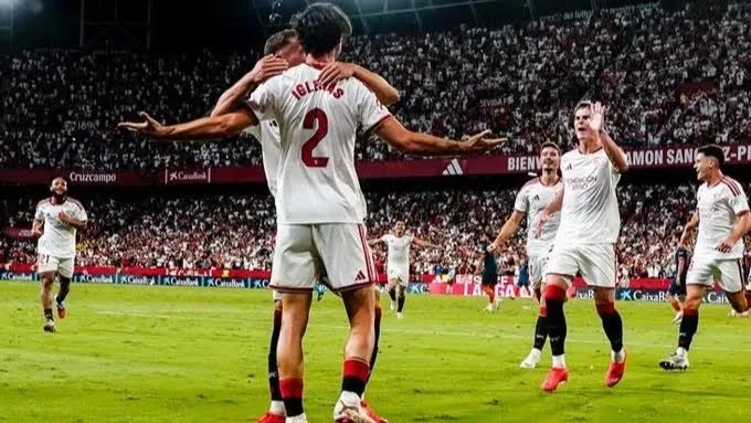 إشبيلية يهزم فالنسيا بهدف متأخر ويصعد إلى المركز الثالث