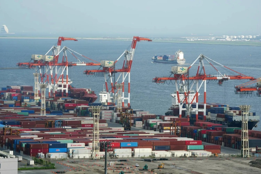 تراجع الصادرات اليابانية للشهر الرابع على التوالي تحت ضغط الرسوم الجمركية تراجع الصادرات اليابانية للشهر الرابع على التوالي تحت ضغط الرسوم الجمركية