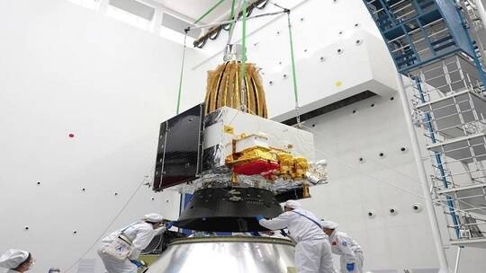 نجاح القمر الصناعي الصيني "Queqiao-2" في تنفيذ مناورة الكبح والوصول إلى مدار القمر نجاح القمر الصناعي الصيني "Queqiao-2" في تنفيذ مناورة الكبح والوصول إلى مدار القمر