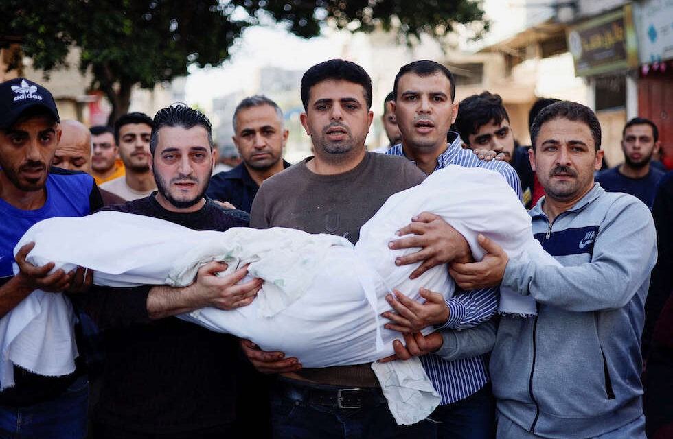 الإعلامي الحكومي بغزة: استشهاد 15بينهم عشرة أطفال وثلاث نساء في جريمة جديدة يرتكبها العدو الصهيوني 