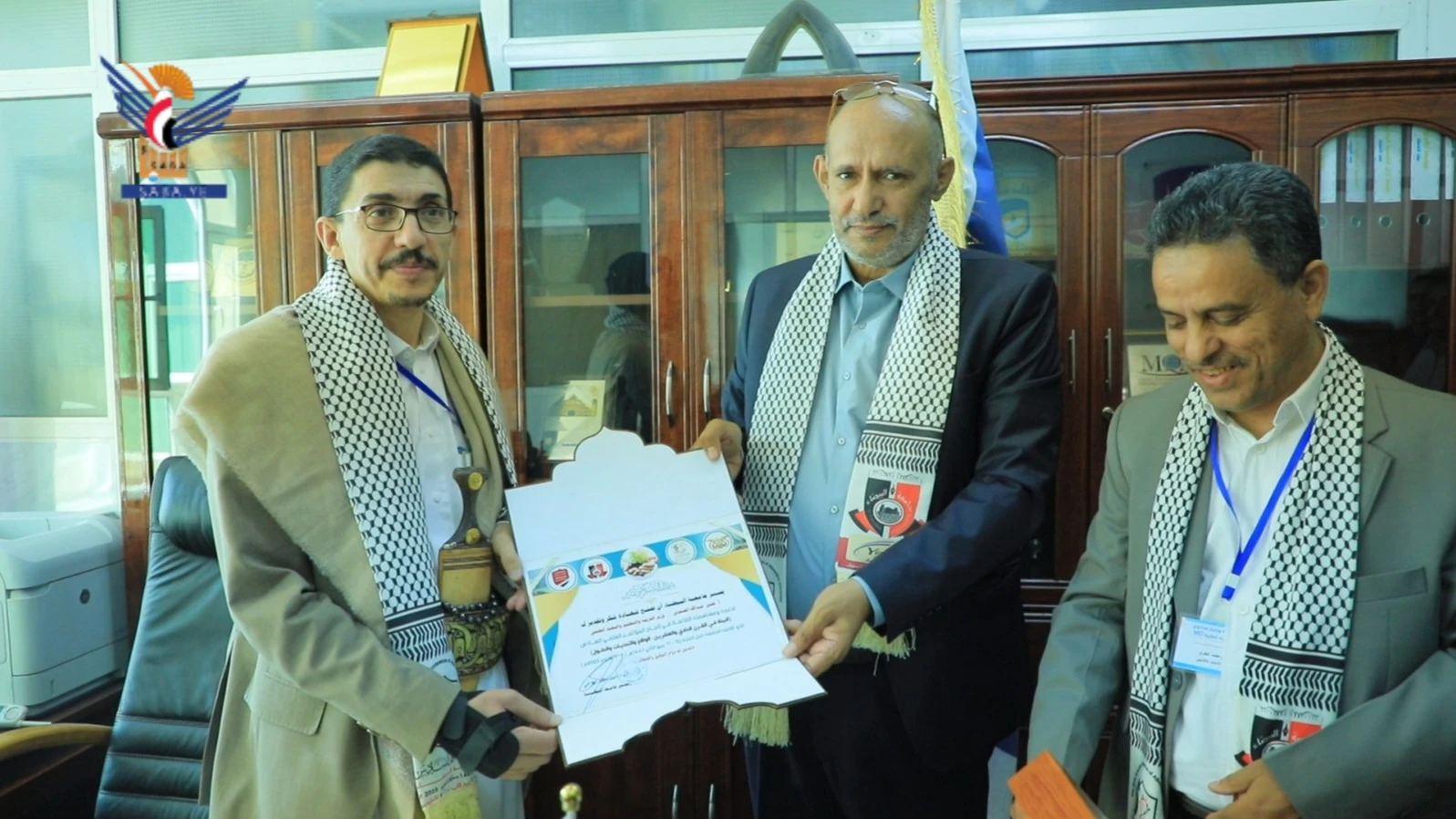 وزير التربية يلتقي رئيس جامعة البيضاء وزير التربية يلتقي رئيس جامعة البيضاء